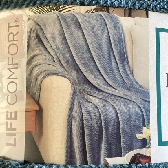 Brand New Throw - Picture 4 of 8